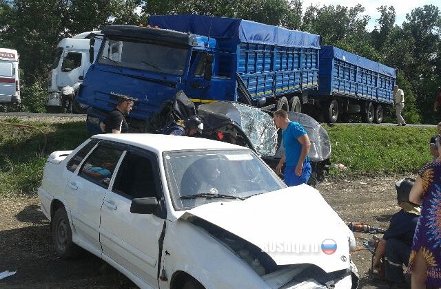 На Кубани в массовом ДТП с участием 6 автомобилей погибли 2 человека