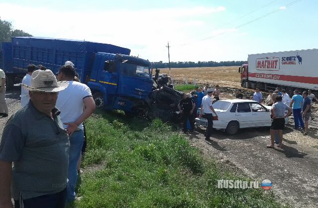 На Кубани в массовом ДТП с участием 6 автомобилей погибли 2 человека