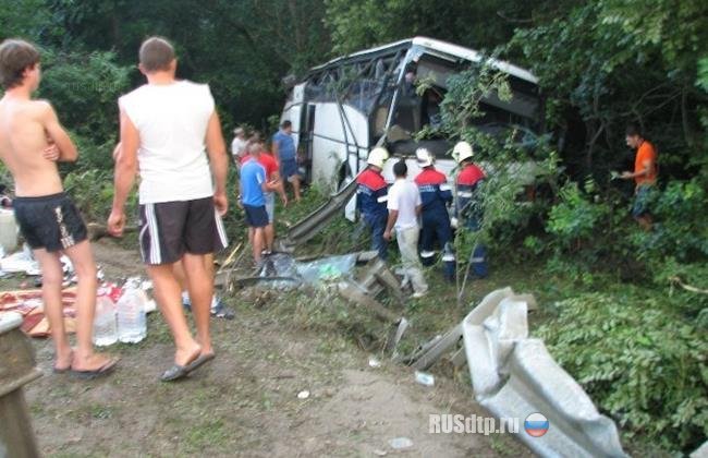 Автобус с детьми перевернулся под Новороссийском