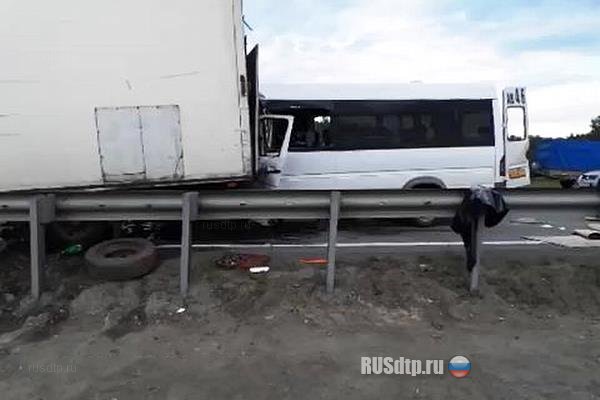 В Подмосковье в ДТП с автобусом погибли два человека