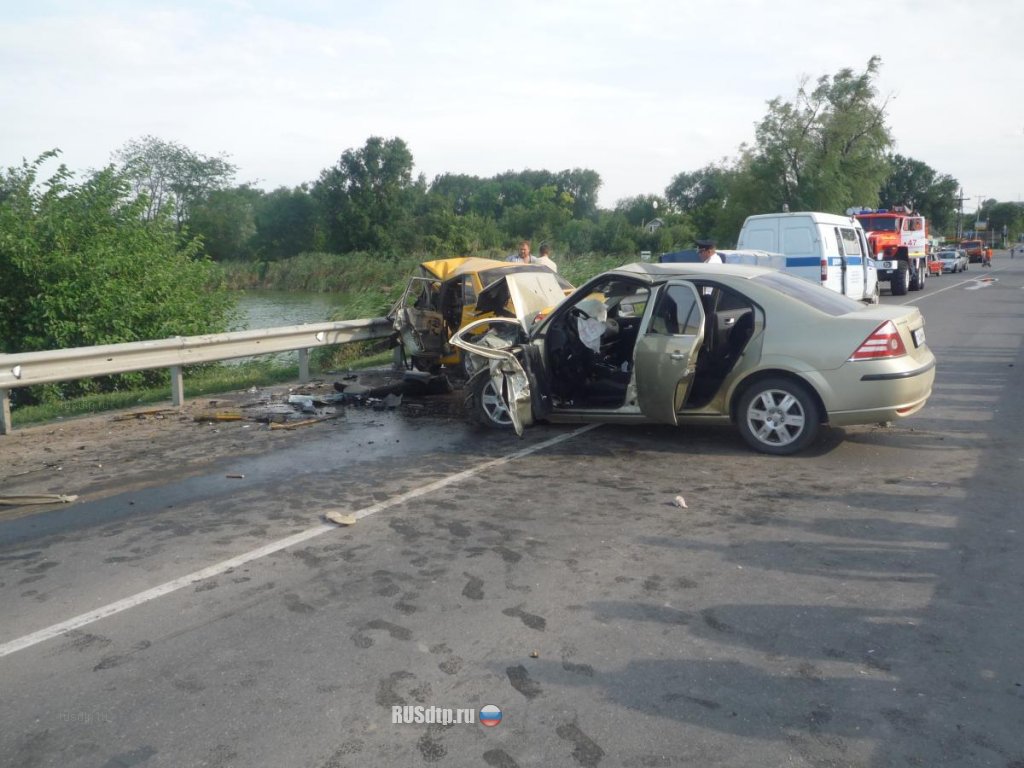 На Ставрополье в ДТП погибли водитель и пассажир такси