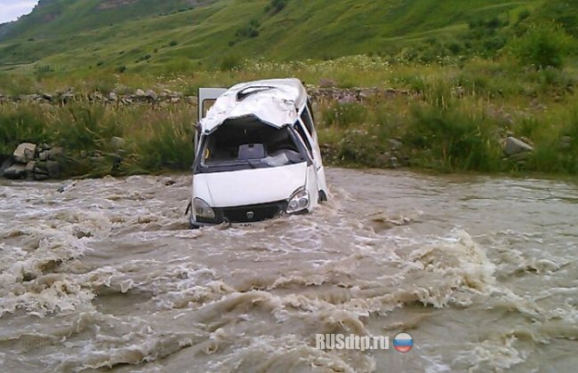 В Дагестане с обрыва упала маршрутка. Погибли трое