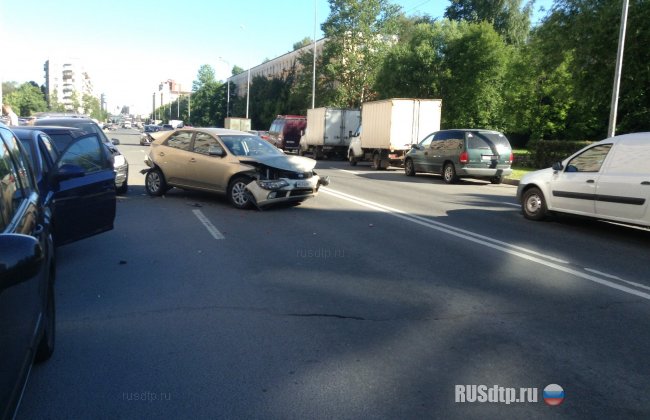 В Санкт-Петербурге столкнулись 17 машин
