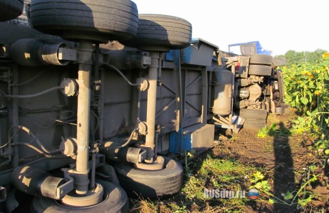 Уснувший дальнобойщик расшвырял 5 машин на Кубани &#8212; 3 человека погибли