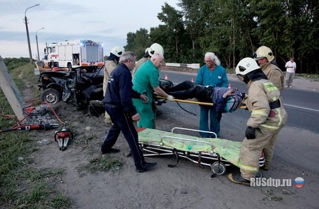 В Архангельске ВАЗ врезался в столб