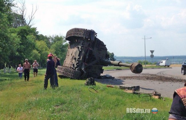 Под Белгородом в ДТП попала колонна с военной техникой