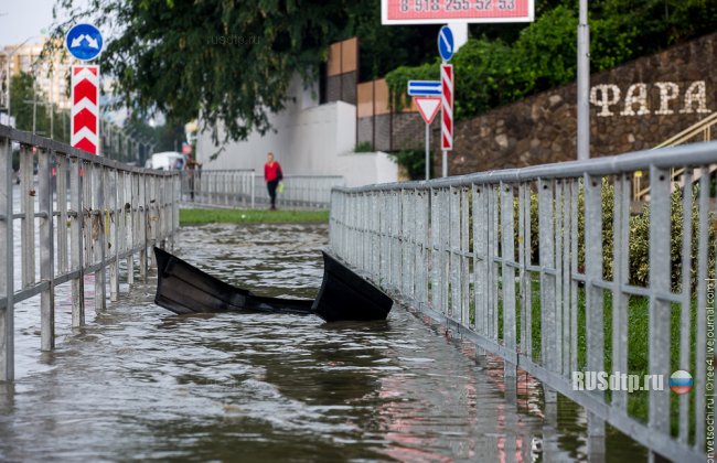 В Сочи затопило федеральную трассу М-27