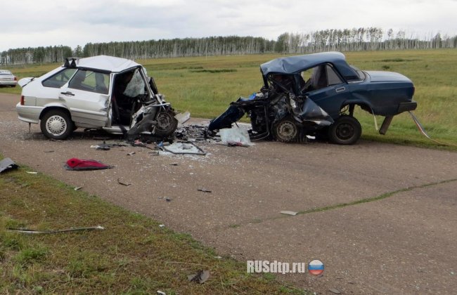 В лобовом столкновении в Башкирии погибли оба водителя