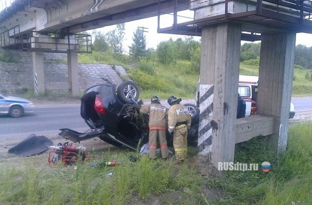 На трассе  Урень-Шарья-Никольск-Котлас автомобиль врезался в опору моста