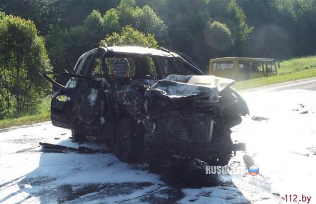Человек сгорел в автомобиле после ДТП в Минской области