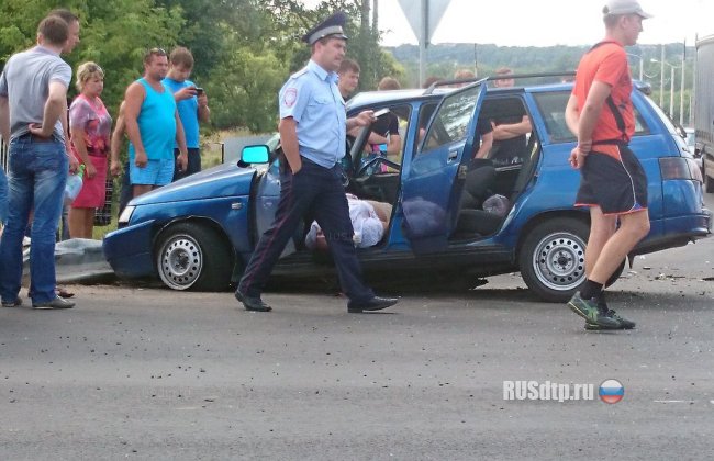 В Курске при столкновении ВАЗ-2111 и «Пежо» погибла женщина