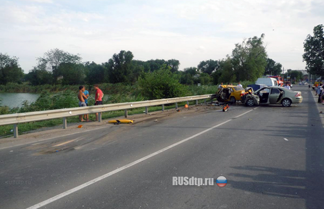 На Ставрополье в ДТП погибли водитель и пассажир такси
