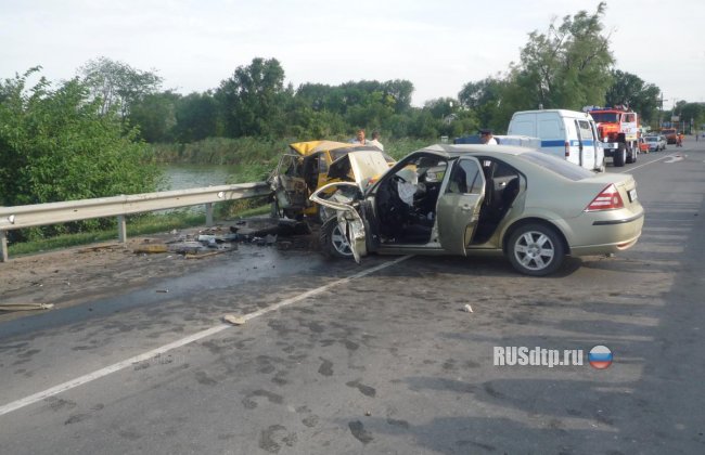 На Ставрополье в ДТП погибли водитель и пассажир такси