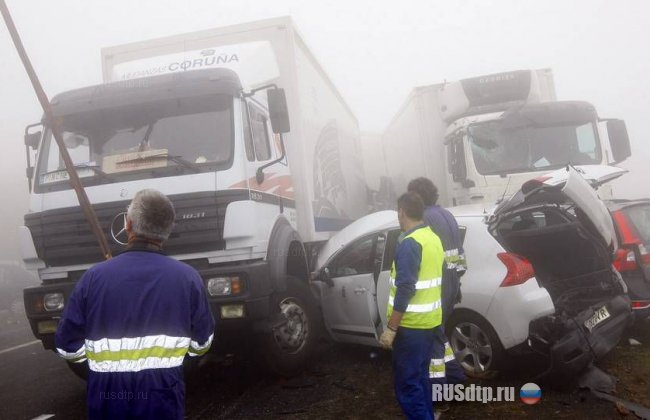 Более 50 человек пострадали в крупном ДТП в Испании