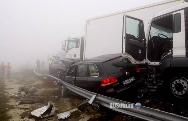 Более 50 человек пострадали в крупном ДТП в Испании
