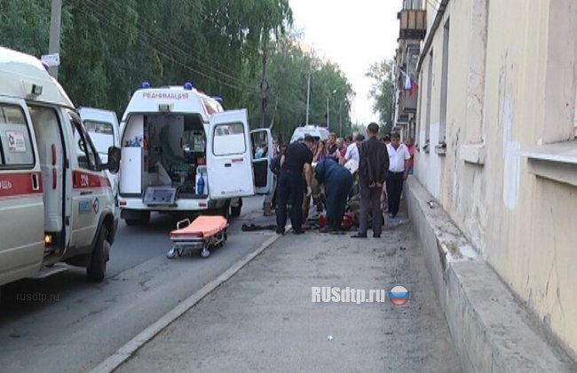 В Тольятти «Лада Калина» сбила на тротуаре двух девушек