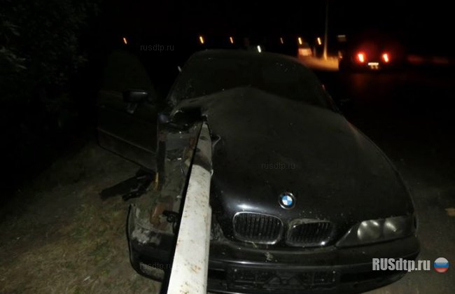 Отбойник пробил насквозь BMW