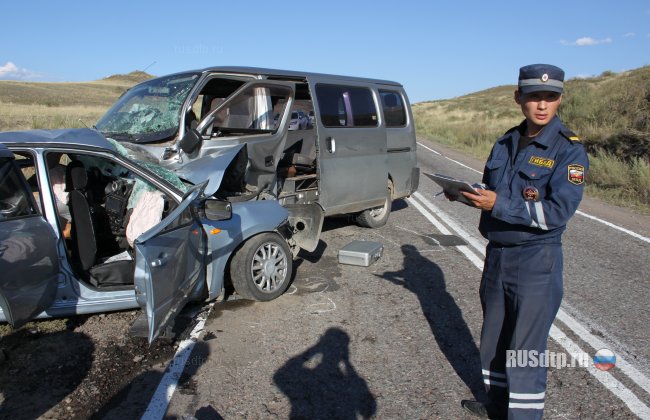 В Туве из-за лопнувшего колеса погибли 5 человек