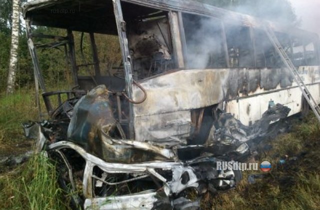 На трассе Ярославль- Рыбинск сгорели автобус и автомобиль
