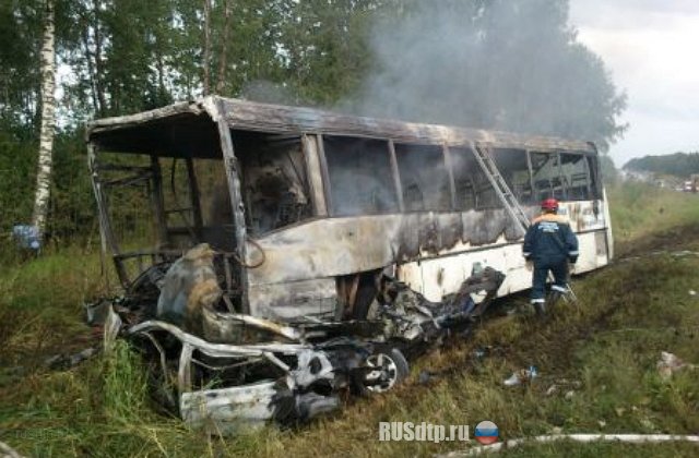 На трассе Ярославль- Рыбинск сгорели автобус и автомобиль