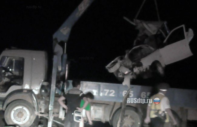 В Астраханской области набитая людьми «Приора» врезалась в грузовик