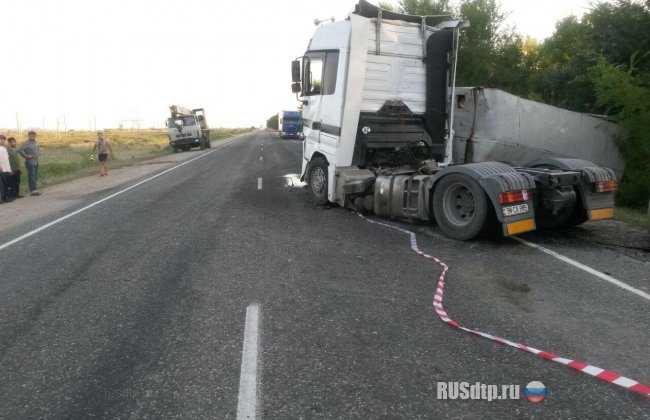 Три человека погибли при столкновении грузовиков