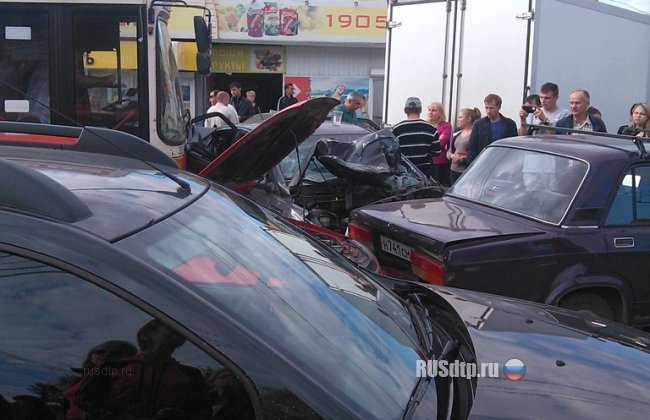 В Перми «бешеный» автобус протаранил 15 автомобилей