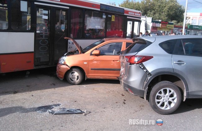 В Перми «бешеный» автобус протаранил 15 автомобилей