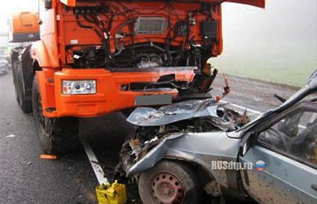 В Татарстане в ДТП с участием КАМАЗ и легковушки погибли 2 человека