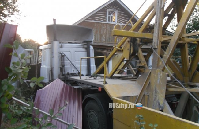 В Курске грузовик разрушил половину жилого дома