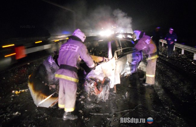 Три человека сгорели в автомобилях после ДТП