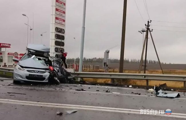 В Таганроге военный грузовик раздавил несколько авто