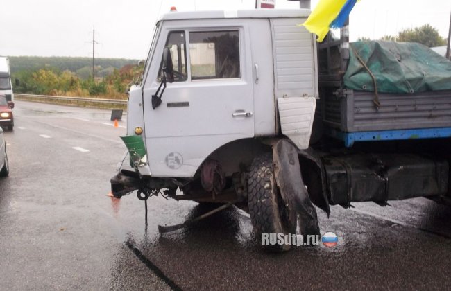 Грузовик и легковушка столкнулись в Киевском районе
