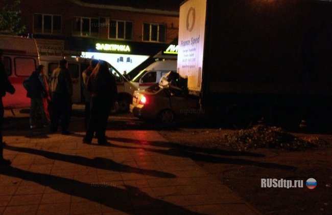 В Воронеже двое полицейских разбились, врезавшись в МАЗ