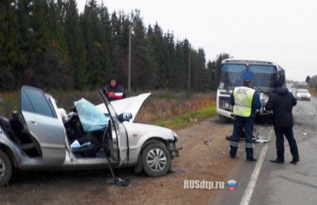 На Победиловском тракте столкнулись легковушка и автобус