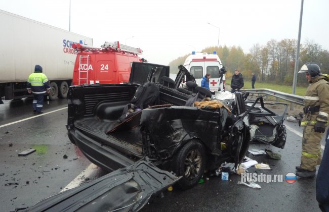 В Ярославской области пикап столкнулся с грузовиком