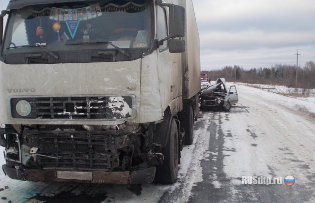 Семья разбилась на трассе в Кировской области