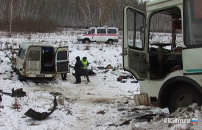 В Омске столкнулись два пассажирских ТС