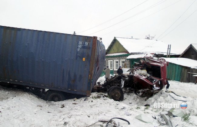 В результате крупной аварии погиб водитель грузовика