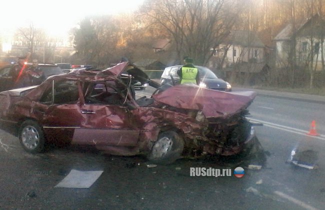 Один человек погиб при столкновении «Тойоты» и «Мерседеса» в Смоленске