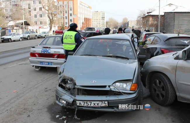 В Челябинске лишенный прав водитель устроил замес с участием 9 автомашин
