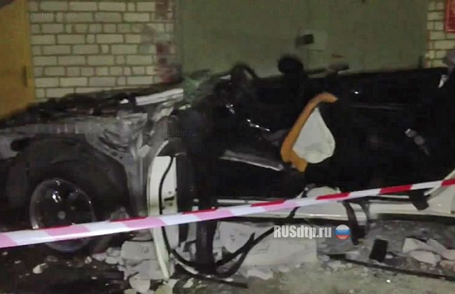 Четыре человека погибли при падении автомобиля с паркинга в Люберцах