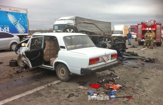 Три человека погибли в массовом ДТП в Ростовской области
