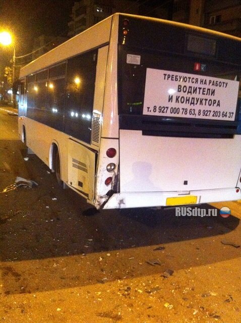 В Самаре пьяный лихач на ВАЗ-2114 врезался в автобус