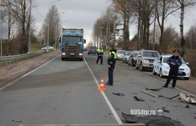 В крупной аварии под Псковом погибли 2 человека