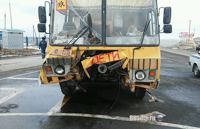 Водитель школьного автобуса умер за рулем