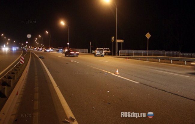 Во Владивостоке разбились водитель и пассажир мопеда