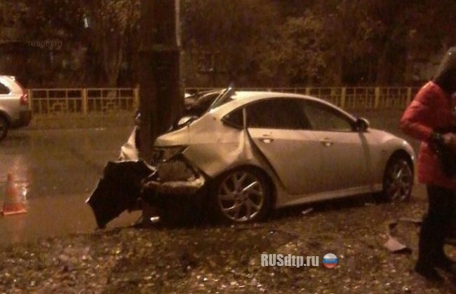В Тольятти легковушка врезалась в столб. Один погибший