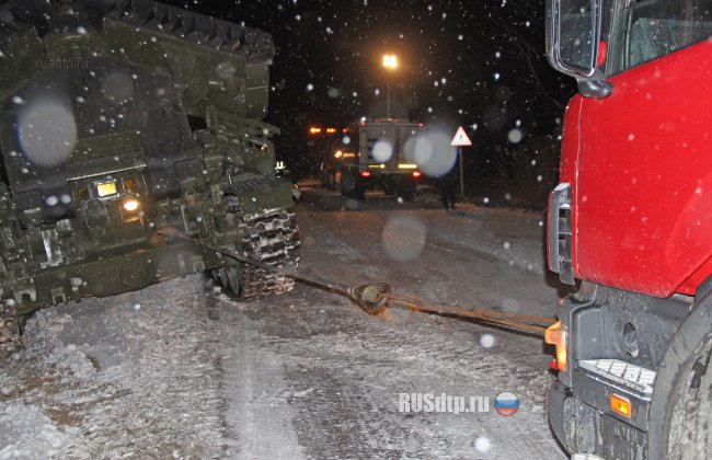 Пробку на трассе Хабаровск &#8212; Комсомольск ликвидировали при помощи танка Т-72