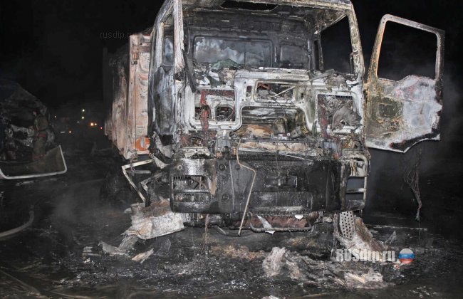 Два человека погибли при столкновении грузовиков под Ханты-Мансийском